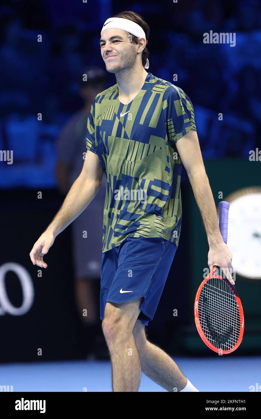 Taylor Fritz des États-Unis semble abattu lors de la demi-finale du match des célibataires entre Novak Djokovic de Serbie et Taylor Fritz des États-Unis le septième jour des finales du Tour mondial de l'ATP de Nitto à Pala Alpitour sur 19 novembre 2022 à Turin, Italie Banque D'Images Taylor Fritz des États-Unis semble abattu lors de la demi-finale du match des célibataires entre Novak Djokovic de Serbie et Taylor Fritz des États-Unis le septième jour des finales du Tour mondial de l'ATP de Nitto à Pala Alpitour sur 19 novembre 2022 à Turin, Italie Banque D'Images