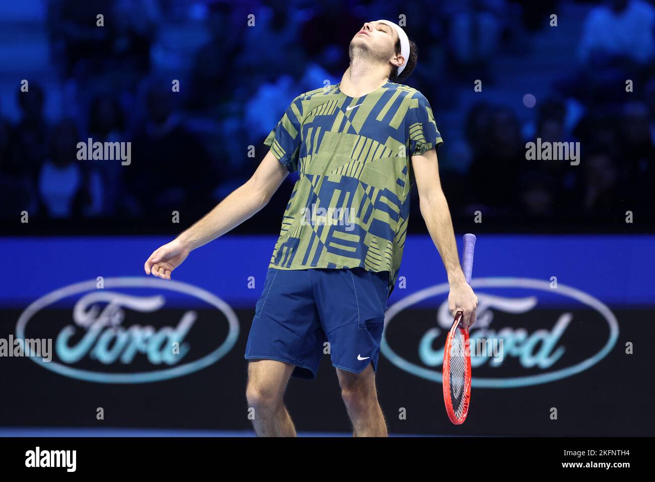 Taylor Fritz des États-Unis semble abattu lors de la demi-finale du match des célibataires entre Novak Djokovic de Serbie et Taylor Fritz des États-Unis le septième jour des finales du Tour mondial de l'ATP de Nitto à Pala Alpitour sur 19 novembre 2022 à Turin, Italie Banque D'Images Taylor Fritz des États-Unis semble abattu lors de la demi-finale du match des célibataires entre Novak Djokovic de Serbie et Taylor Fritz des États-Unis le septième jour des finales du Tour mondial de l'ATP de Nitto à Pala Alpitour sur 19 novembre 2022 à Turin, Italie Banque D'Images