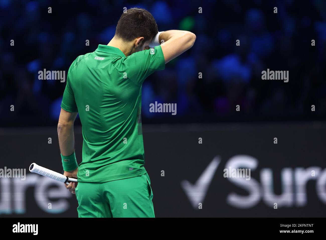 Novak Djokovic de Serbie semble abattu lors de la demi-finale rencontre de célibataires entre Novak Djokovic de Serbie et Taylor Fritz des Etats-Unis le septième jour des finales du Tour mondial de l'ATP de Nitto à Pala Alpitour sur 19 novembre 2022 à Turin, Italie Banque D'Images Novak Djokovic de Serbie semble abattu lors de la demi-finale rencontre de célibataires entre Novak Djokovic de Serbie et Taylor Fritz des Etats-Unis le septième jour des finales du Tour mondial de l'ATP de Nitto à Pala Alpitour sur 19 novembre 2022 à Turin, Italie Banque D'Images