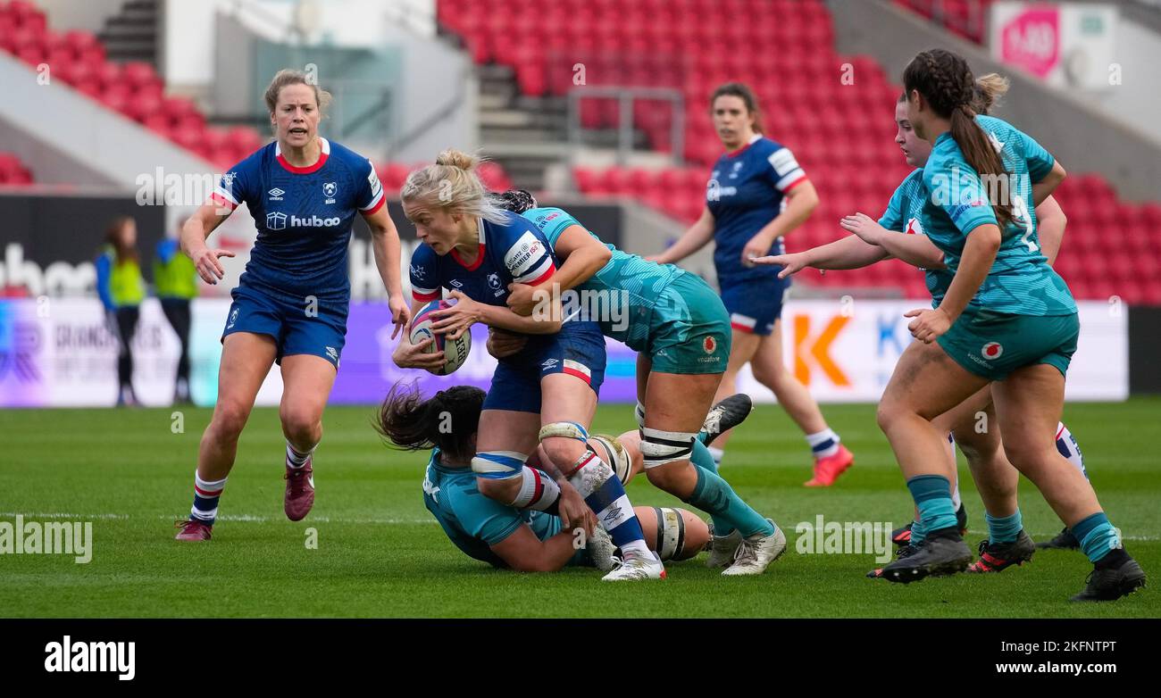 Bristol, Royaume-Uni. 03rd juillet 2022. Bristol, Angleterre, 19 novembre 2022 : Claire Molloy (6 ours de Bristol) est affrontée lors du match de rugby Allianz Premier 15s entre les ours de Bristol et les Wasps à la porte Ashton à Bristol, en Angleterre. (James Whitehead/SPP) crédit: SPP Sport Press photo. /Alamy Live News Banque D'Images