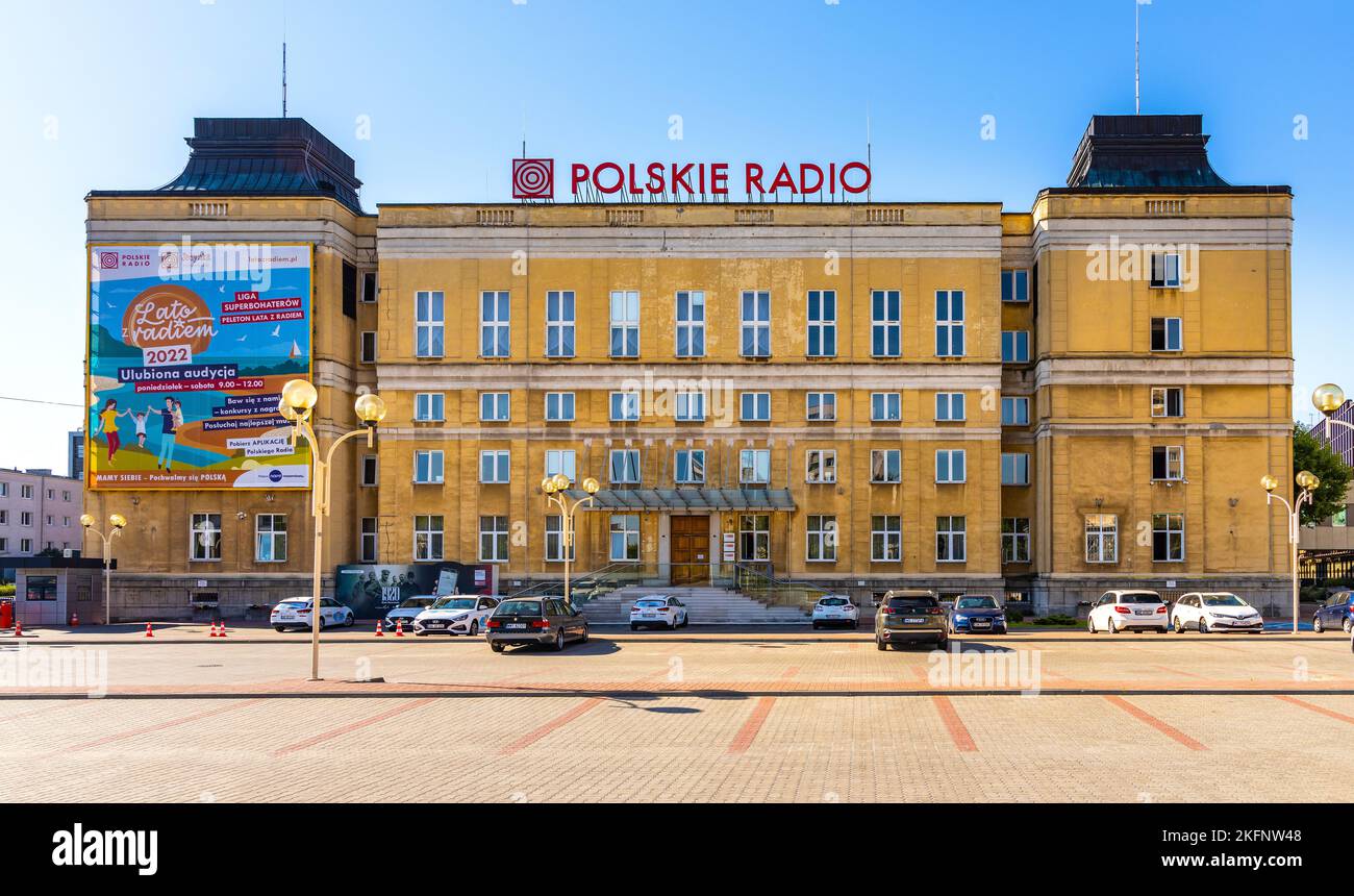 Varsovie, Pologne - 26 juin 2022 : siège historique de la radio publique polonaise à l'avenue Niepodleglosci et à la jonction de la rue Malczewskiego dans le quartier de Mokotow Banque D'Images