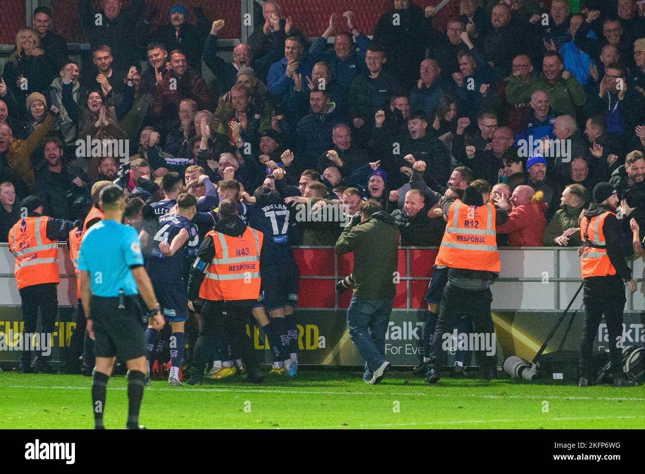 Les joueurs de Carlisle célèbrent leur deuxième but lors du match de la Sky Bet League 2 entre Salford City et Carlisle United à Moor Lane, Salford, le samedi 19th novembre 2022. (Credit: Ian Charles | MI News) Credit: MI News & Sport /Alay Live News Banque D'Images