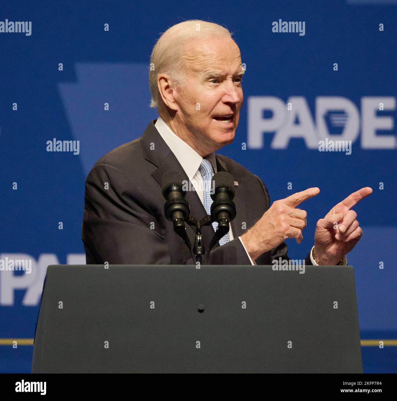 PHILADELPHIE, PA, États-Unis - 28 OCTOBRE 2022 : le président Joe Biden s'exprime au dîner de l'indépendance du Parti démocratique de Pennsylvanie. Banque D'Images