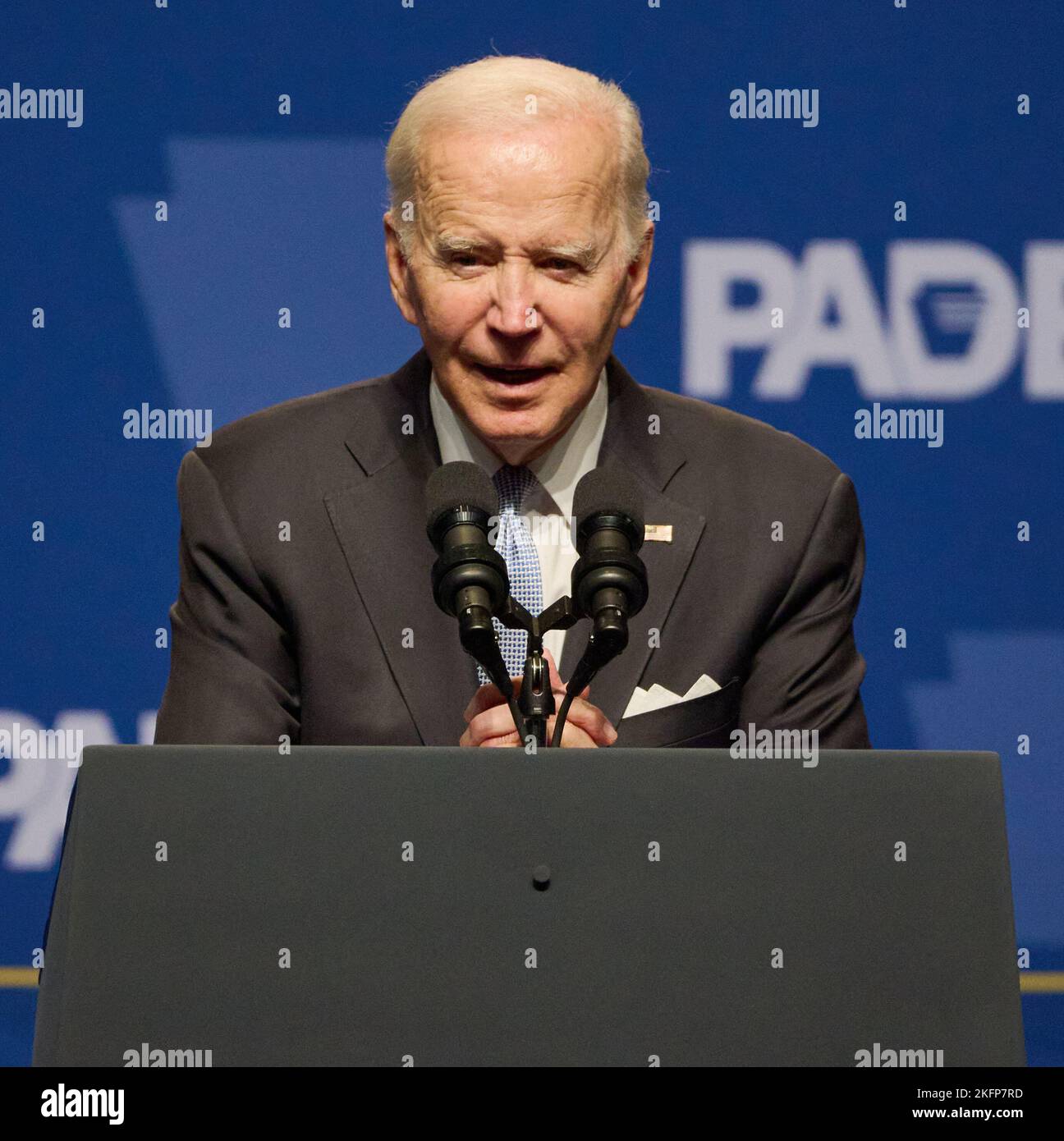 PHILADELPHIE, PA, États-Unis - 28 OCTOBRE 2022 : le président Joe Biden s'exprime au dîner de l'indépendance du Parti démocratique de Pennsylvanie. Banque D'Images