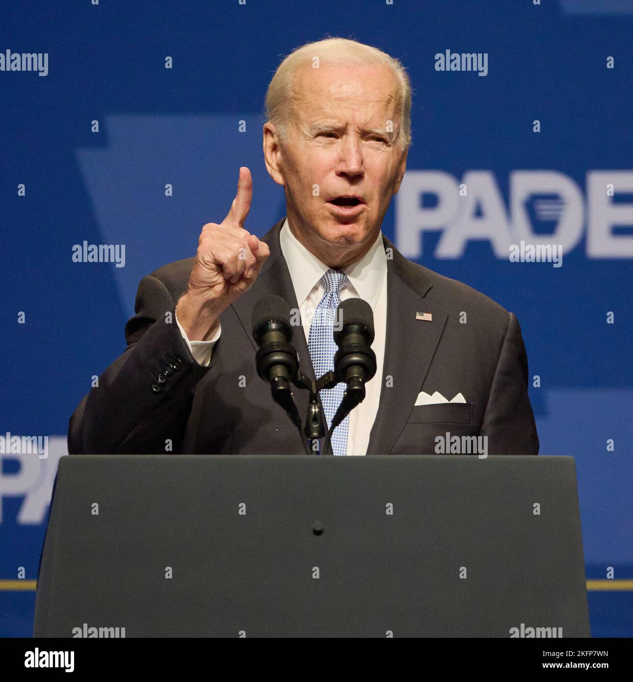 PHILADELPHIE, PA, États-Unis - 28 OCTOBRE 2022 : le président Joe Biden s'exprime au dîner de l'indépendance du Parti démocratique de Pennsylvanie. Banque D'Images