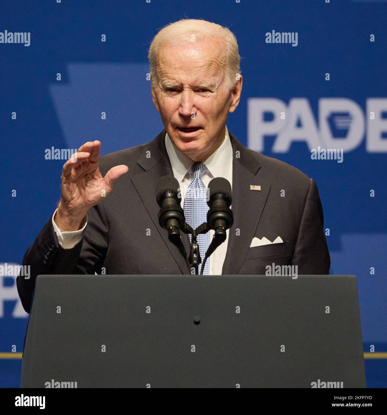 PHILADELPHIE, PA, États-Unis - 28 OCTOBRE 2022 : le président Joe Biden s'exprime au dîner de l'indépendance du Parti démocratique de Pennsylvanie. Banque D'Images