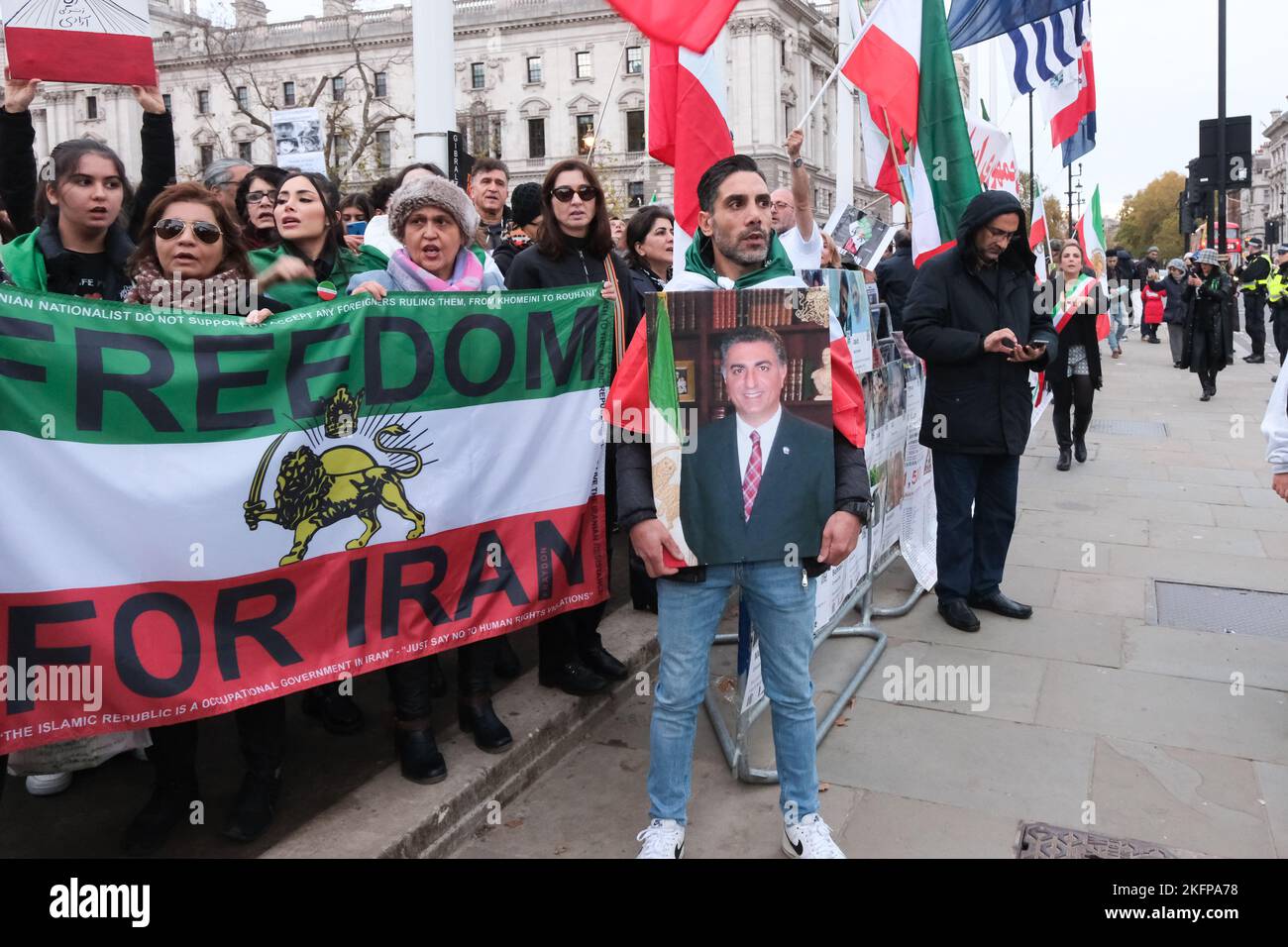 Parliament Square, Londres, Royaume-Uni. 19th novembre 2022. Manifestation contre la République islamique en Iran sur la place du Parlement. Crédit : Matthew Chattle/Alay Live News Banque D'Images