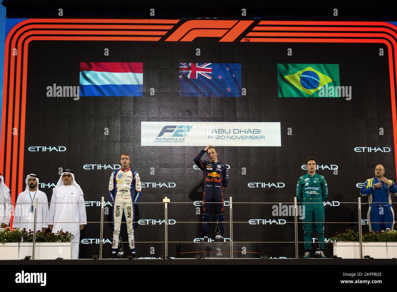 Yas Island, Abu Dhabi - 19/11/2022, Podium, VERSCHOOR Richard (nld), Trident, Dallara F2, LAWSON Liam (nzl), Carlin, Dallara F2, DRUGOVICH Felipe (BRA), MP Motorsport, Dallara F2, portrait lors de la ronde 14th du Championnat de Formule 2 de la FIA 2022, de 18 novembre à 20, 2022 sur le circuit pas Marina, à l'île de Yas, Abu Dhabi - photo: Sebastian Rozendaal/DPPI/LiveMedia Banque D'Images