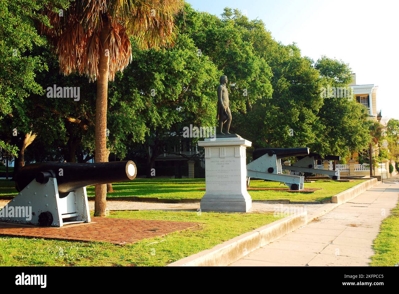 White point Gardens, à Charleston, en Caroline du Sud, expose des canons et des mémoriaux à la Confédération de la guerre civile américaine Banque D'Images