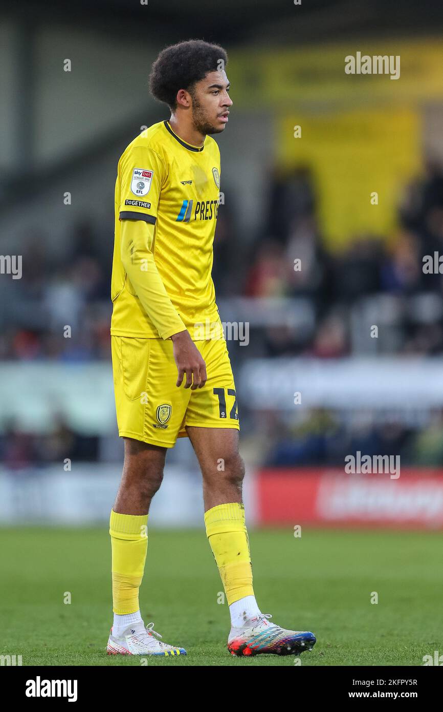 Tyler Onyango #12 de Burton Albion pendant le match Sky Bet League 1 Burton Albion vs Plymouth Argyle au stade Pirelli, Burton Upon Trent, Royaume-Uni, 19th novembre 2022 (photo de Gareth Evans/News Images) Banque D'Images