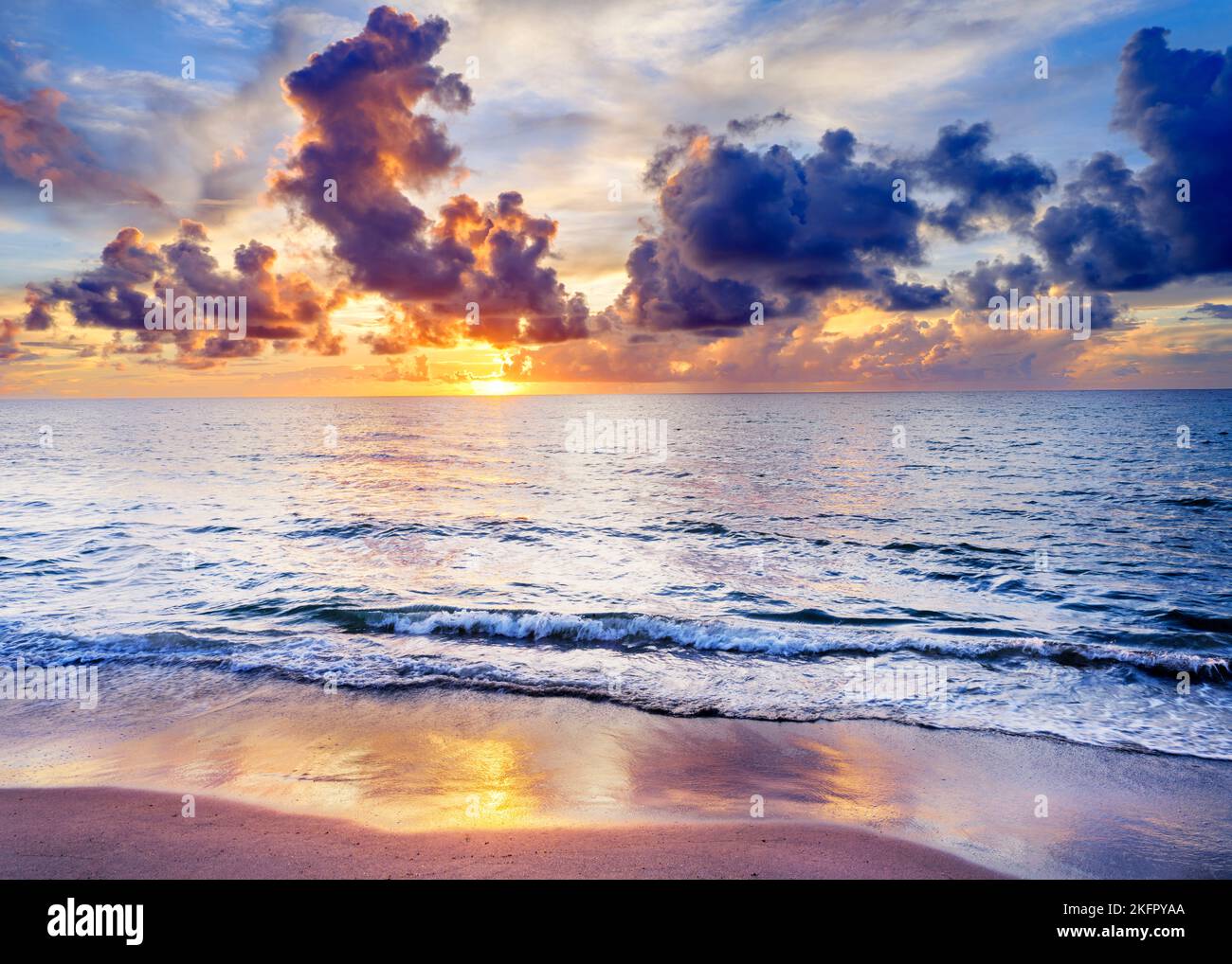 Magnifique Sunrise Hollywood Beach, Sunrise Miami, Floride du Sud, États-Unis Banque D'Images Magnifique Sunrise Hollywood Beach, Sunrise Miami, Floride du Sud, États-Unis Banque D'Images