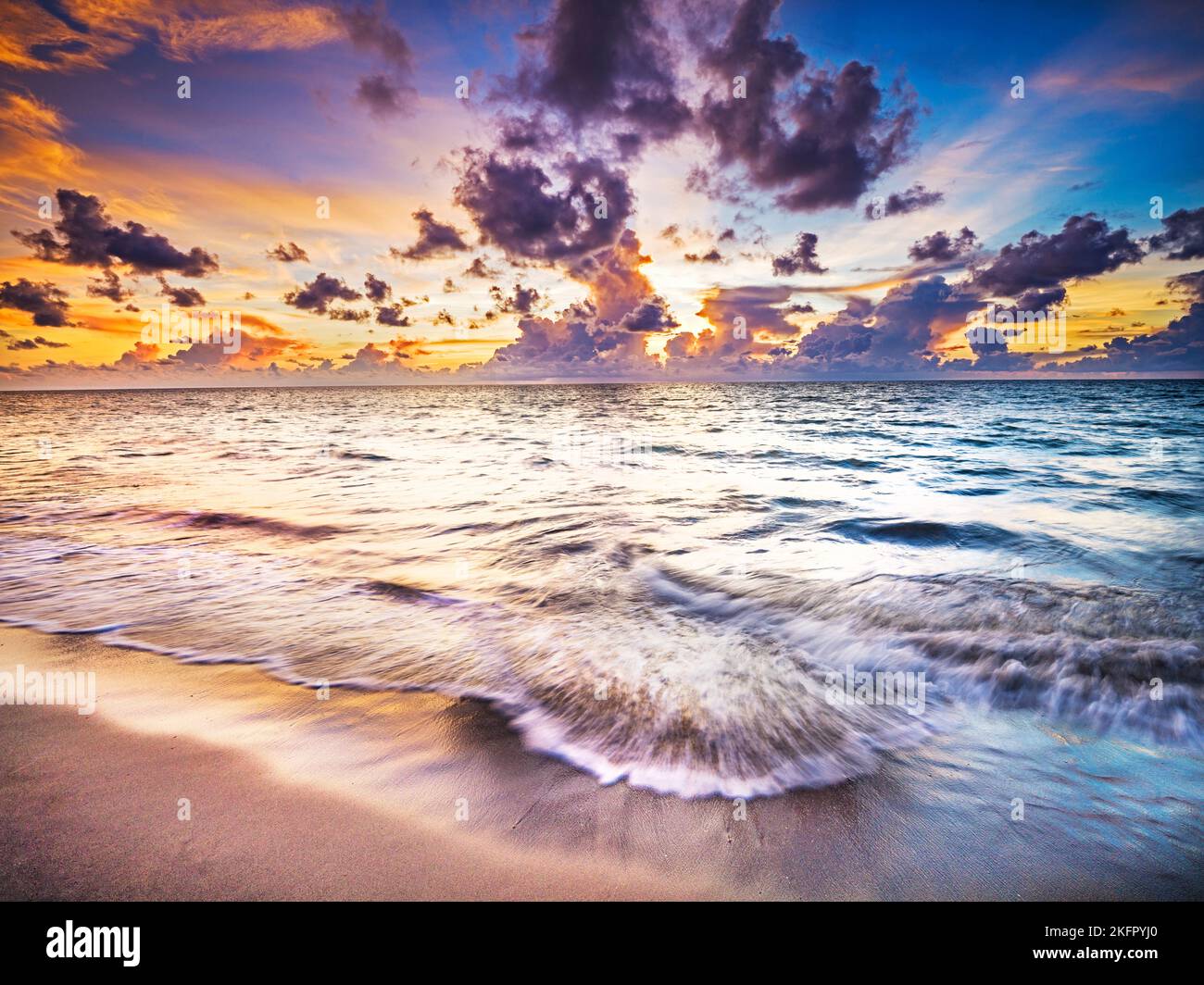 Magnifique Sunrise Hollywood Beach, Sunrise Miami, Floride du Sud, États-Unis Banque D'Images Magnifique Sunrise Hollywood Beach, Sunrise Miami, Floride du Sud, États-Unis Banque D'Images