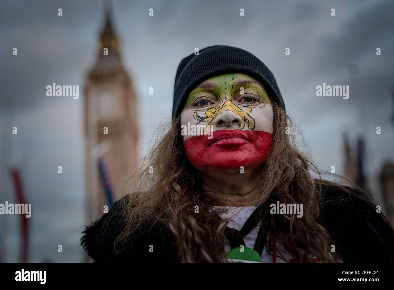 Londres, Royaume-Uni. 19th novembre 2022. Les Britanniques et les Iraniens poursuivent leurs protestations en exigeant un changement de régime à Téhéran, en Iran, et en appelant à la justice pour Mahsa Amini, 22 ans. Sur 16 septembre, Mme Amini – également connue sous son nom kurde, Jina Amini – est décédée après avoir été détenue par la soi-disant « police de la malalité » pour ne pas avoir prétendument suivi le code vestimentaire du pays lors d’une visite dans la capitale. Dans les jours qui ont suivi sa mort, des manifestations ont éclaté dans le monde entier et des centaines de manifestants ont été tués en Iran, selon des groupes de défense des droits de l'homme. Credit: Guy Corbishley/Alamy Live News Banque D'Images