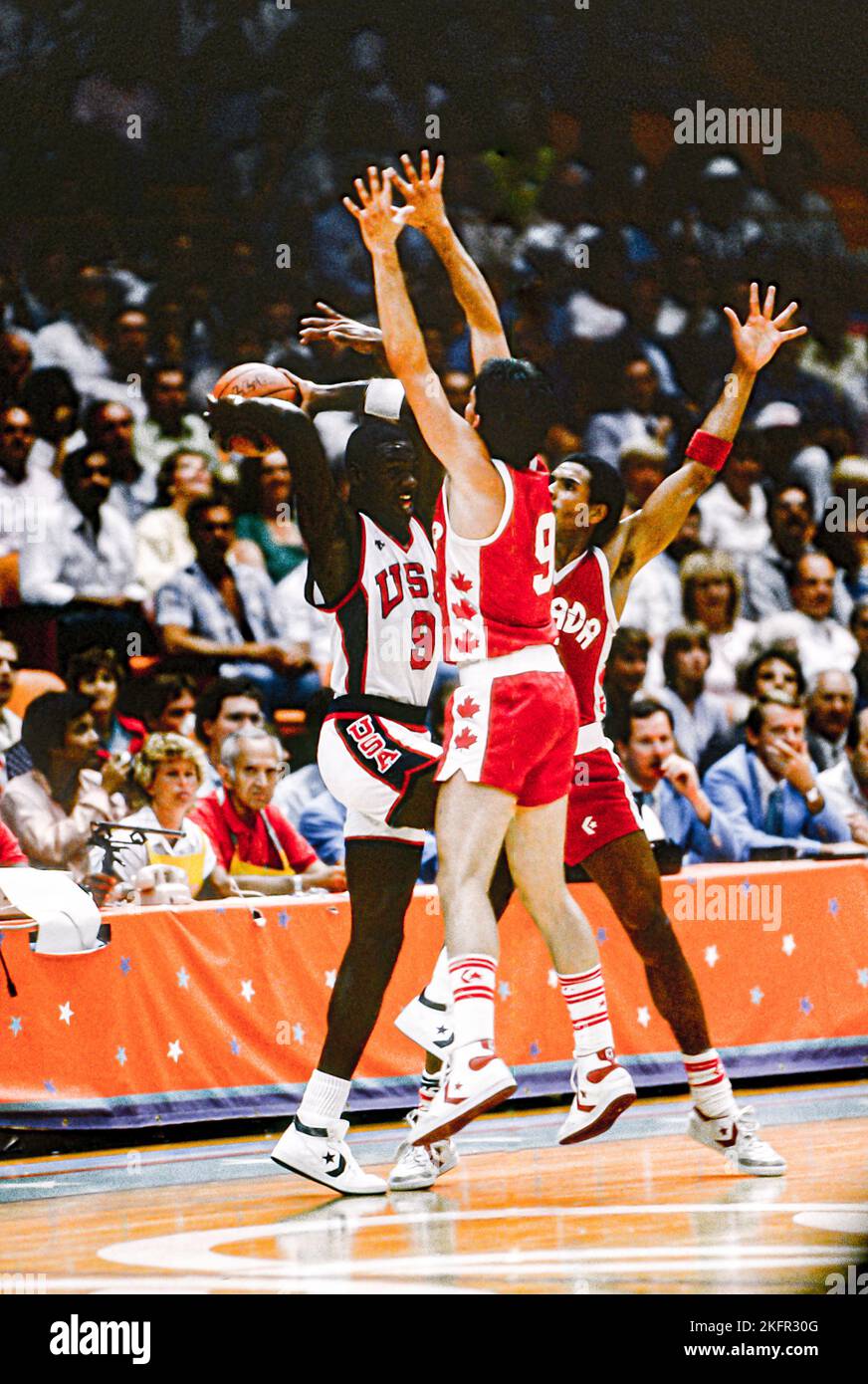 Michael Jordan (États-Unis) en compétition aux Jeux Olympiques d'été de 1984. Banque D'Images