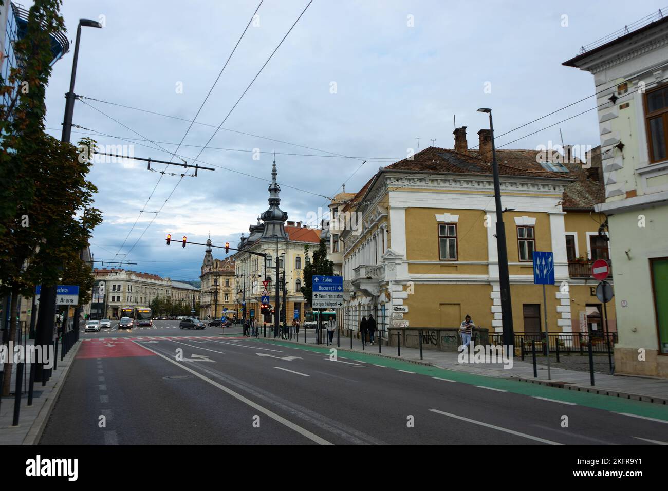 Cluj-Napoca, Roumanie - 17 septembre 2022 : bâtiments à l'architecture magnifique sur la rue du Roi Ferdinand. Cette image est destinée à un usage éditorial uniquement. Banque D'Images