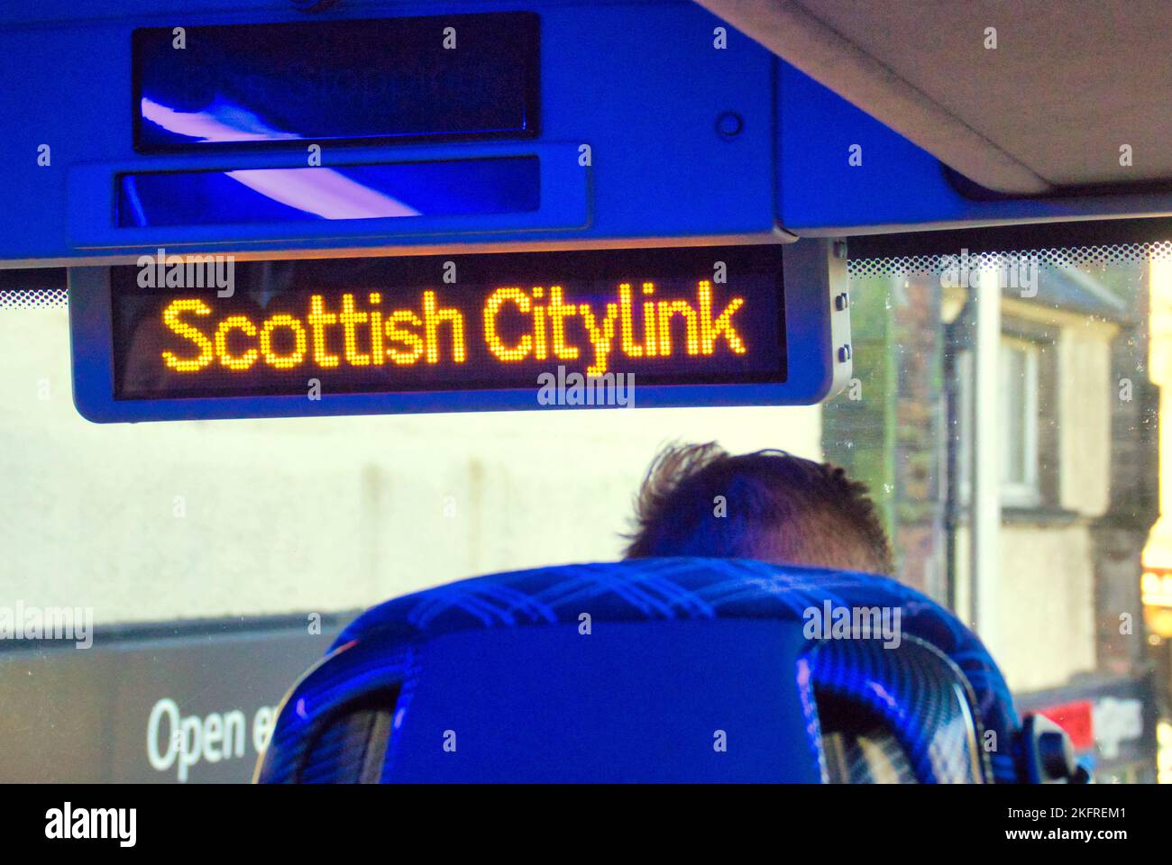 Panneau d'arrêt de bus Scottish citylink allumé Banque D'Images