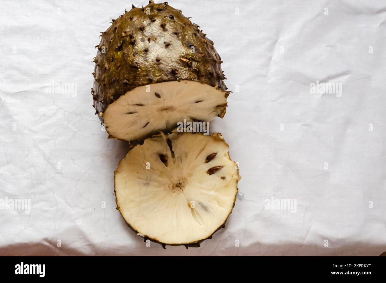 Coupe et coupe de la croix blanche soursop Banque D'Images