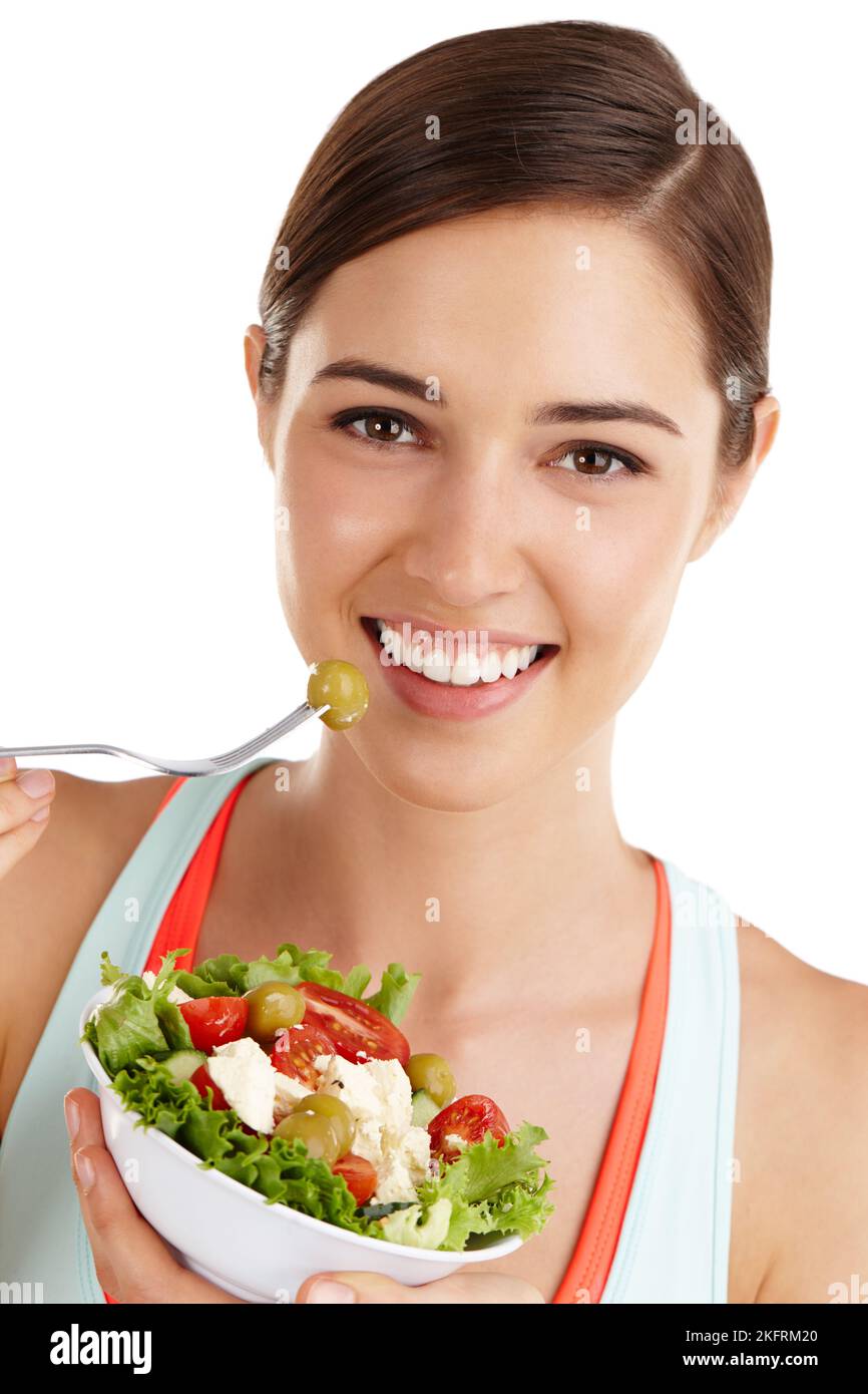 Manger propre, s'entraîner sale. Femme sur fond blanc prête à manger de la salade. Banque D'Images