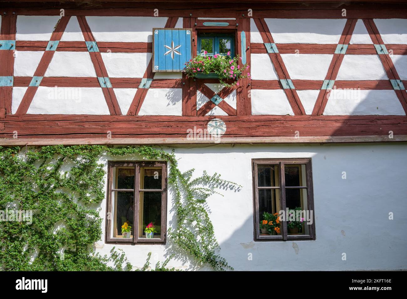Détail d'une maison dans le village musée avec des maisons à colombages Egerland, Doubrava, Karlovarský kraj, République Tchèque, Europe Banque D'Images