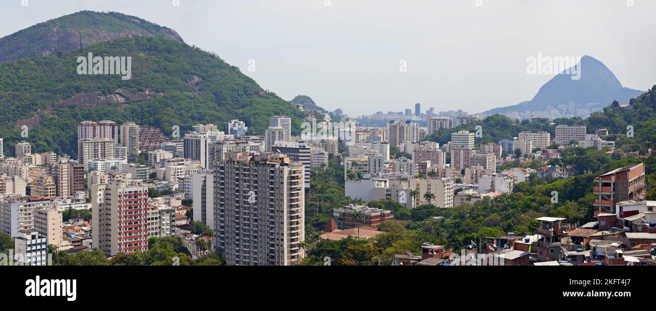 Le monde en développement. Un paysage urbain du Brésil mettant en évidence les inégalités de revenus. Banque D'Images