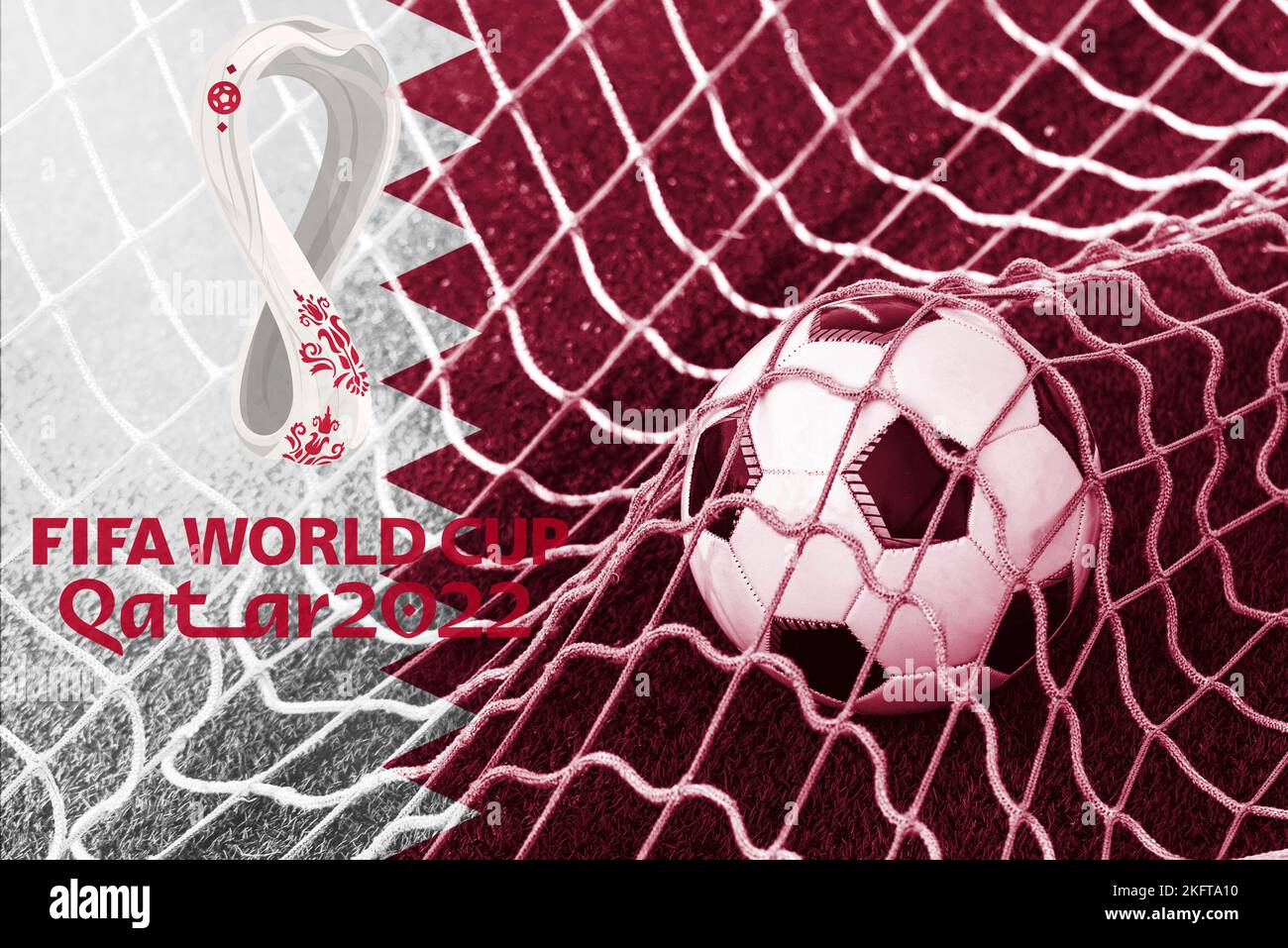 Drapeaux avec logo de la FIFA et du Qatar de la coupe du monde 2022 qui agite dans le vent. L'événement est prévu au Qatar du 21 novembre au 18 décembre 2022 Banque D'Images