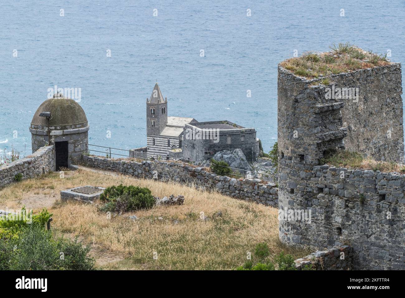 Le château de Portovenere et l'église de San Pietro Banque D'Images