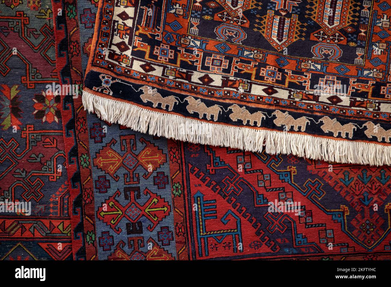 Tapis. Tapis orientaux. Produits tissés nationaux brillants. Articles ménagers en laine et soie Banque D'Images