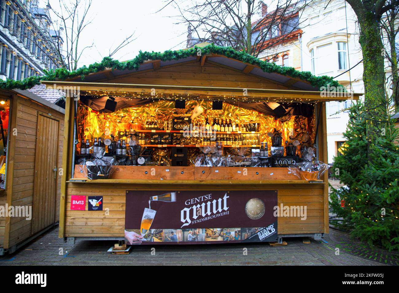 16 décembre 2019, Gand, Belgique. Pavillon de la foire de Noël sur le marché de Noël. Banque D'Images