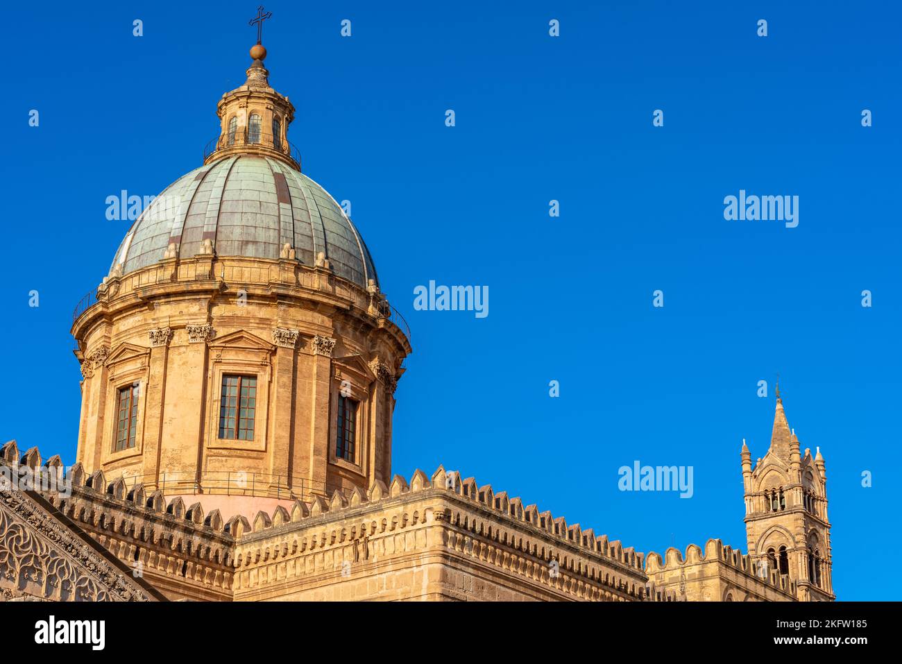 Vue sur le dôme de la cathédrale de Palerme en Sicile, dans le sud de l'Italie Banque D'Images