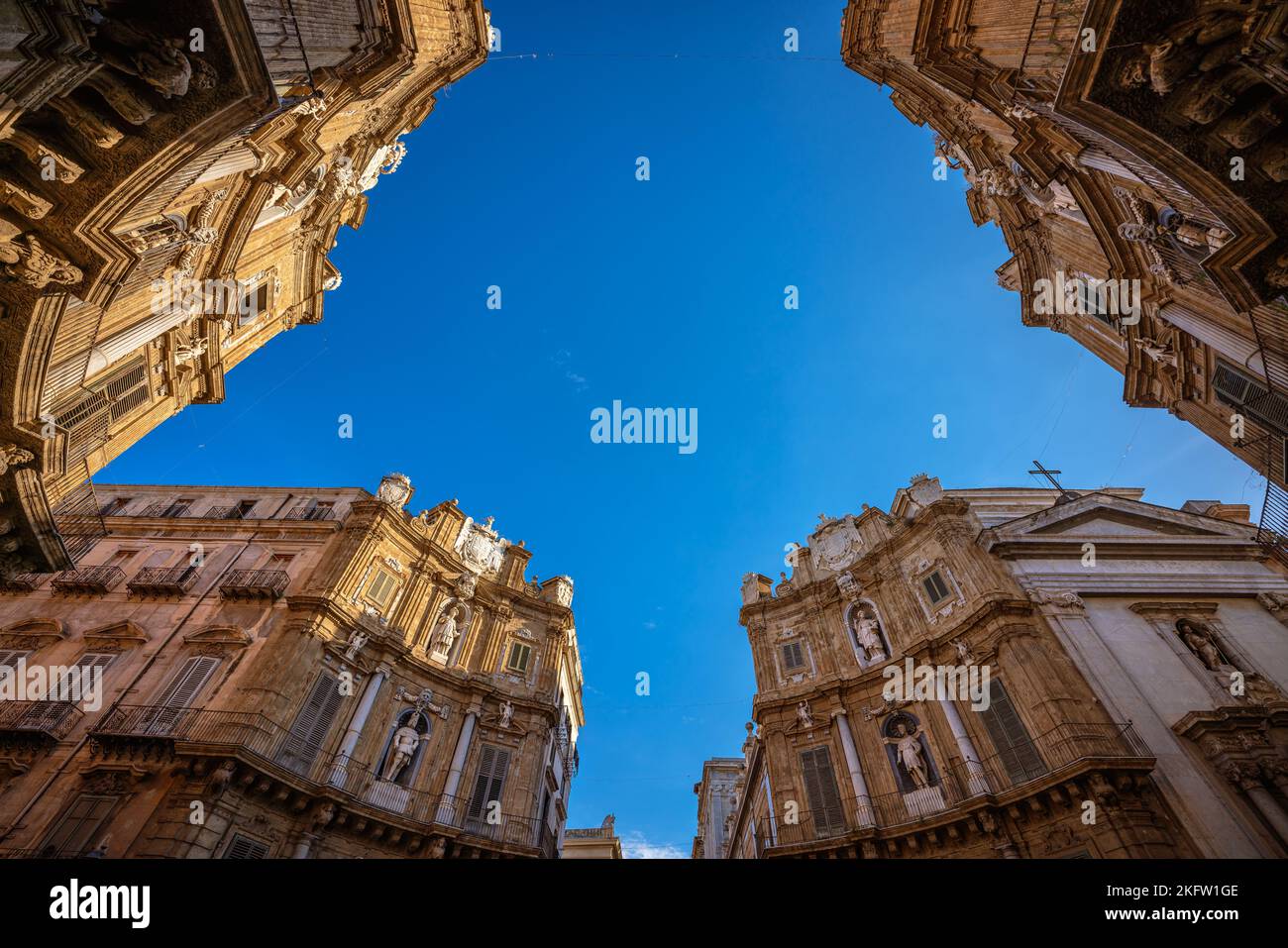 Quattro Canti Square célèbre jonction de rue dans le quartier historique de Palerme, Sicile, Italie Banque D'Images
