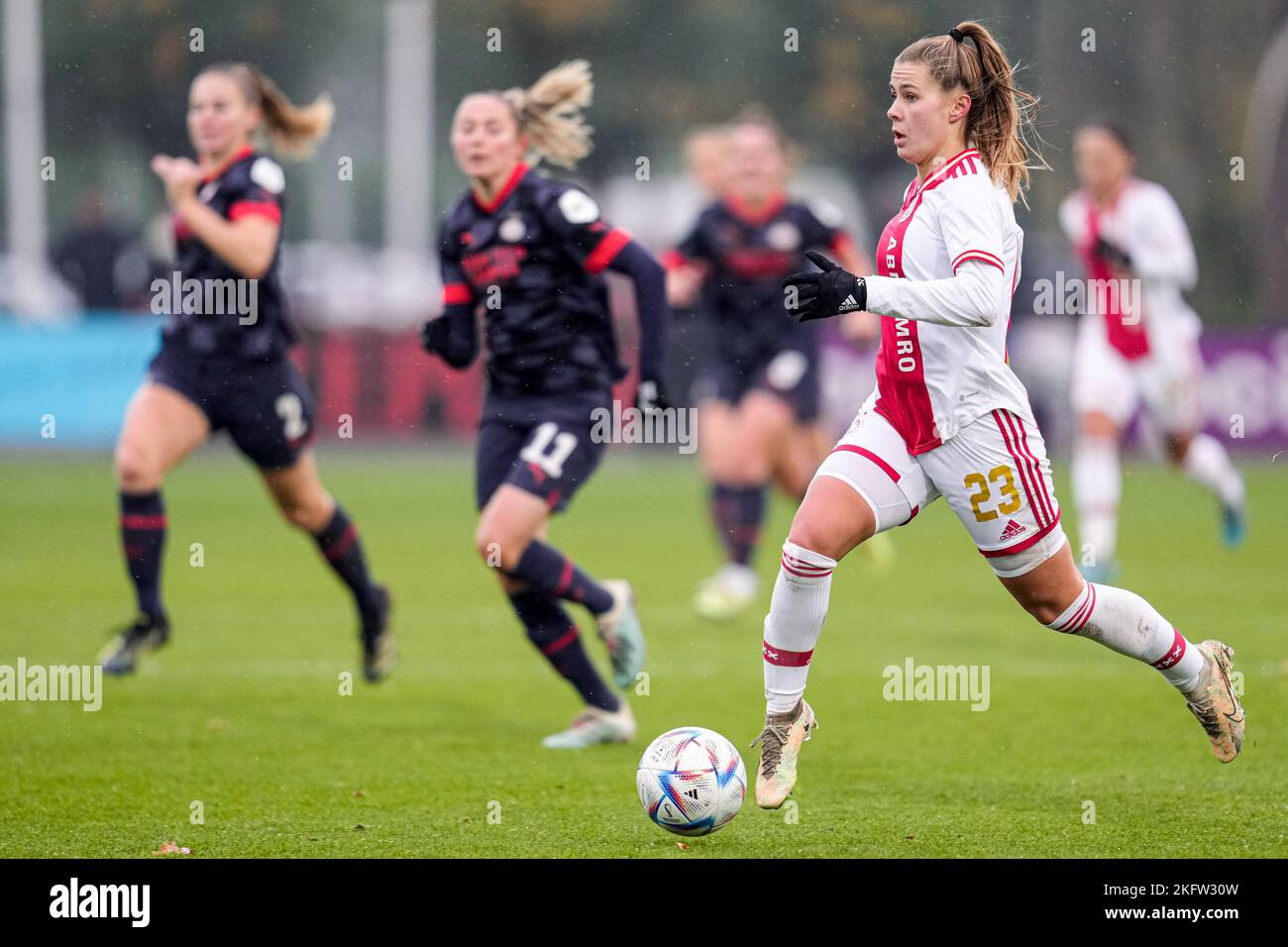 DUIVENDRECHT, PAYS-BAS - NOVEMBRE 20: Victoria Pelova d'Ajax pendant le match néerlandais Azerion Womens Eredivisiie entre Ajax et PSV Eindhoven à de Toekomst sur 20 novembre 2022 à Duivendrecht, pays-Bas (photo de Patrick Goosen/Orange Pictures) Banque D'Images