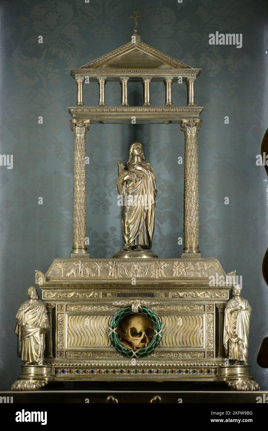 Rome. Italie. Sant'Agnese à Agone (Sant'Agnese sur la Piazza Navona). Reliquaire contenant le crâne de Saint-Agnes. Banque D'Images