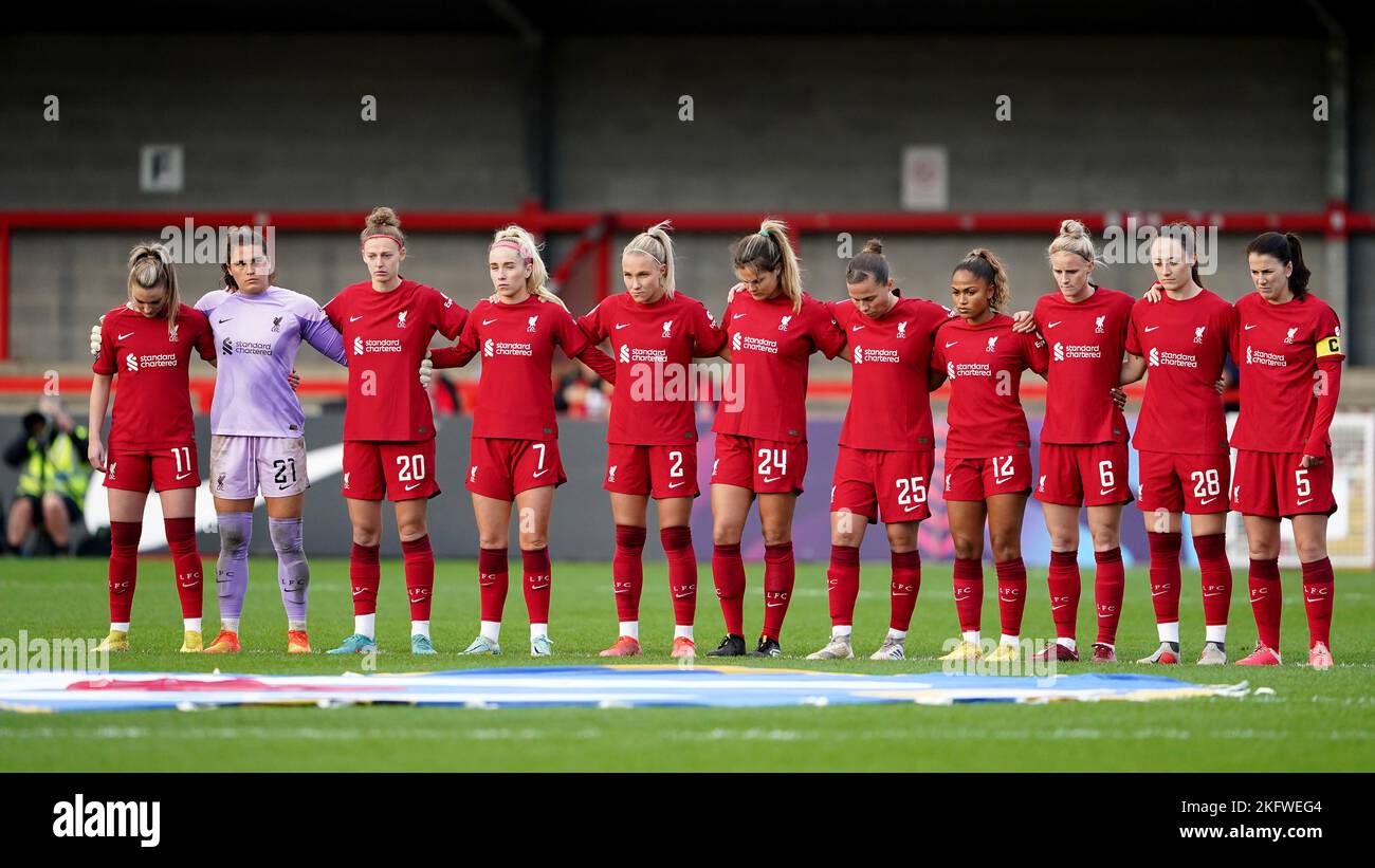 Les joueurs de Liverpool partagent une minute de silence pour le jour du souvenir avant le match de la Super League pour femmes Barclay au stade Broadfield, Brighton. Date de la photo: Dimanche 20 novembre 2022. Banque D'Images