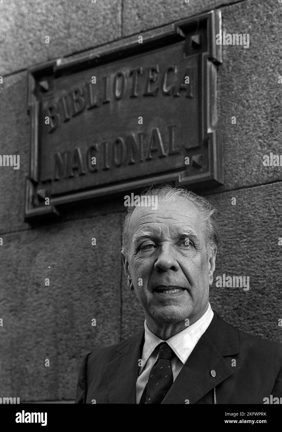 Jorge Luis Borges, écrivain argentin de fiction, à la Biblioteca Nacional (Bibliothèque nationale), Buenos Aires, Argentine Banque D'Images