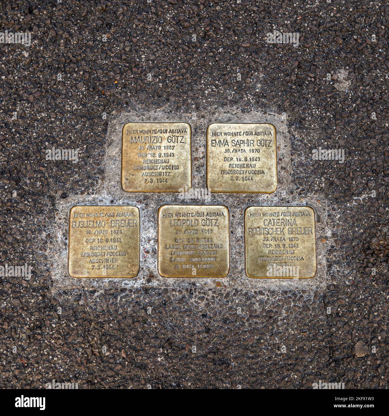 Stolperstein (pierre d'achoppement) sur la rue de Merano (Meran) dans le Tyrol du Sud - Trentin-Haut-Adige - Nord de l'Italie - Gunter damning project (1995) - Banque D'Images