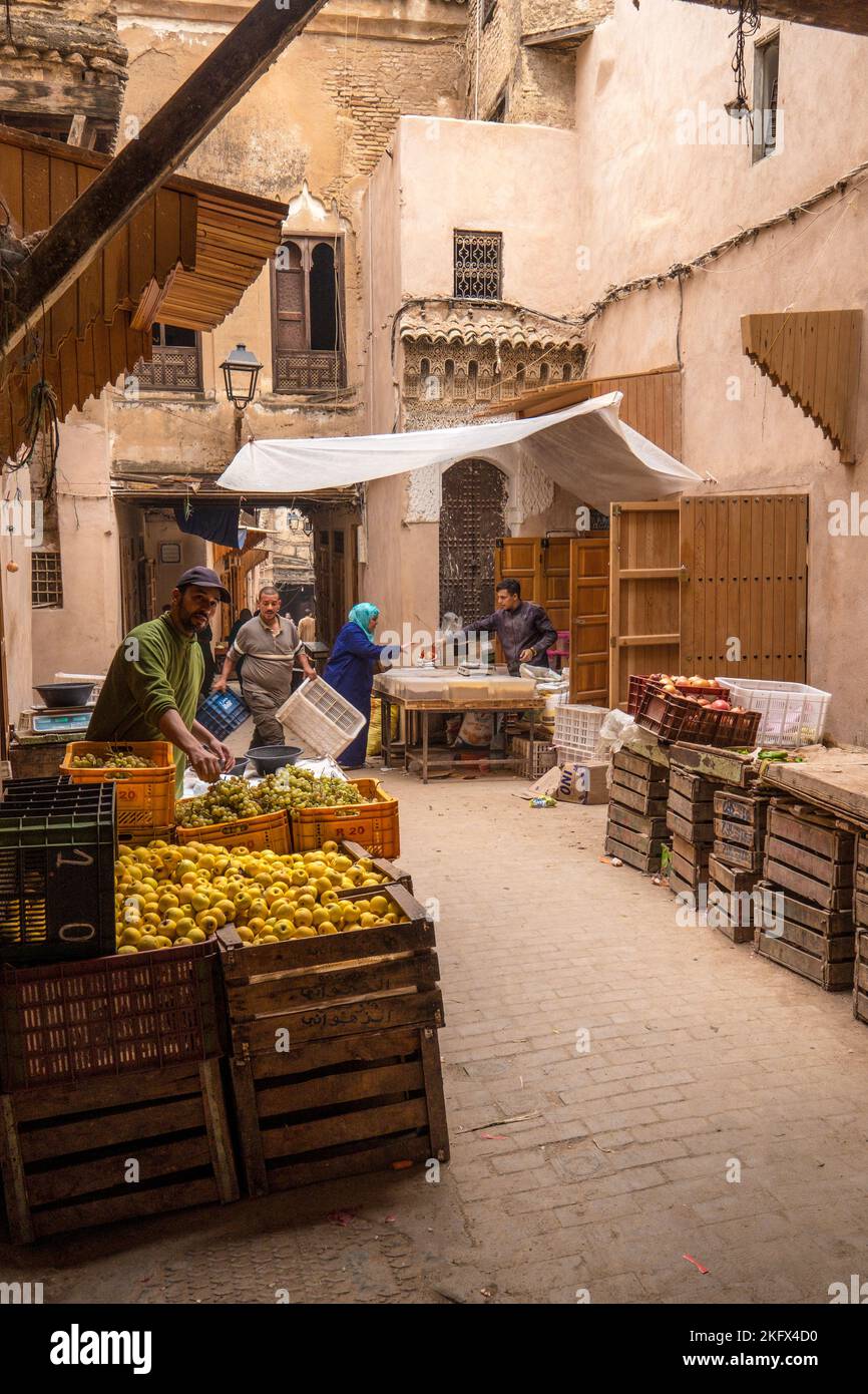 Ruelles étroites dans la médina de Fès au Maroc, Banque D'Images