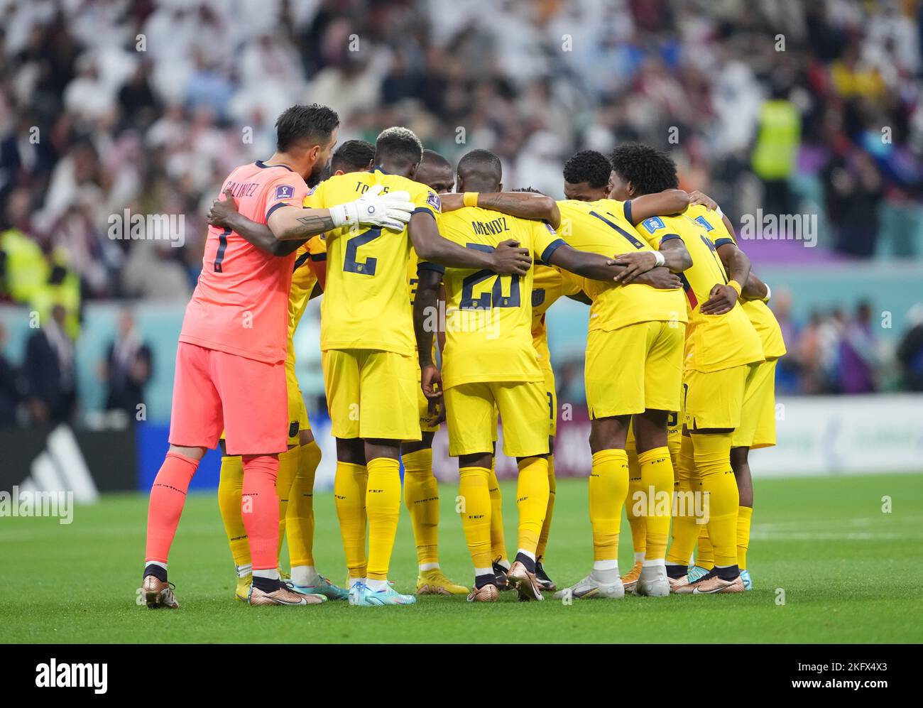 Al Khor. 20th novembre 2022. Les joueurs de l'Équateur applaudissent avant le match Group A entre le Qatar et l'Équateur lors de la coupe du monde de la FIFA 2022 au stade Al Bayt d'Al Khor, au Qatar. Credit: Zheng Huansong/Xinhua/Alay Live News Banque D'Images