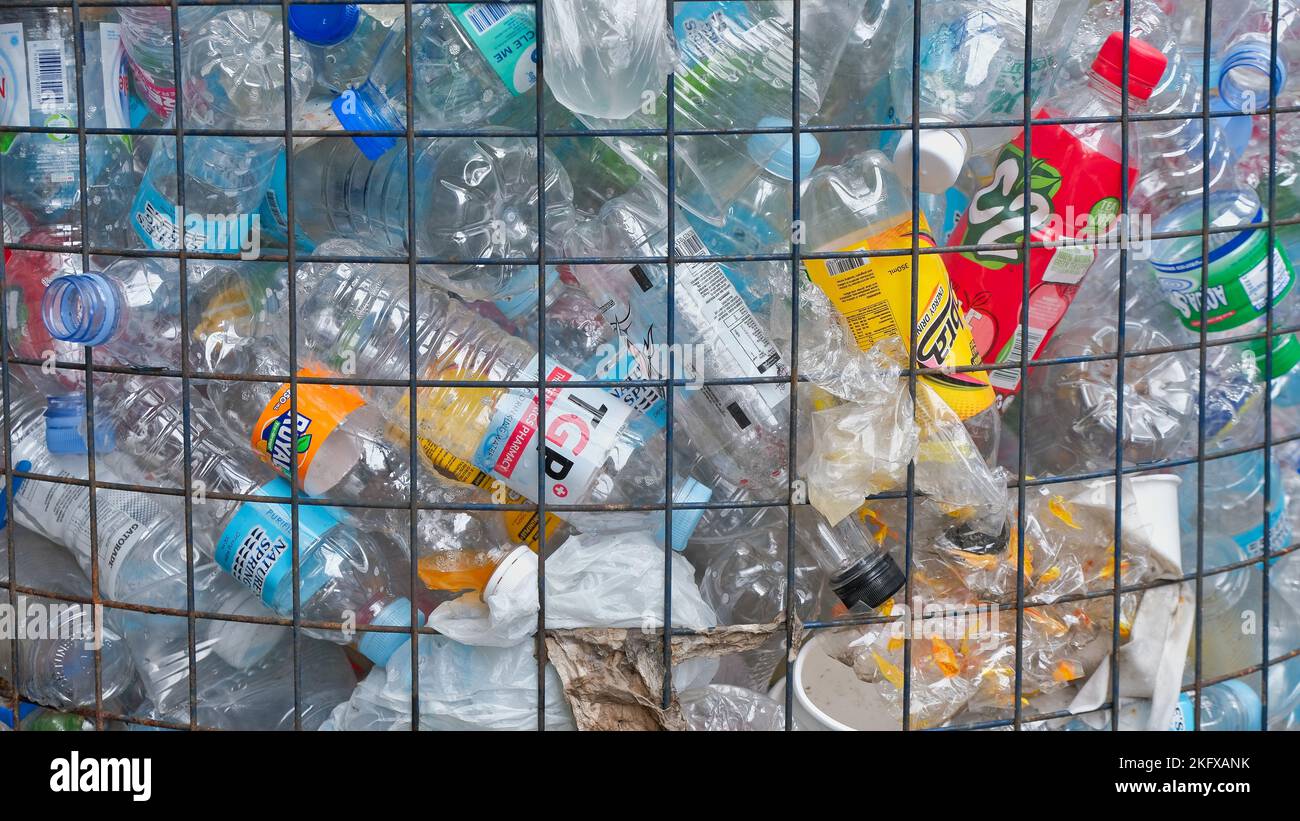 La pollution des plastiques est une question grave.certains plastiques sont déversés de navires océaniques. Banque D'Images