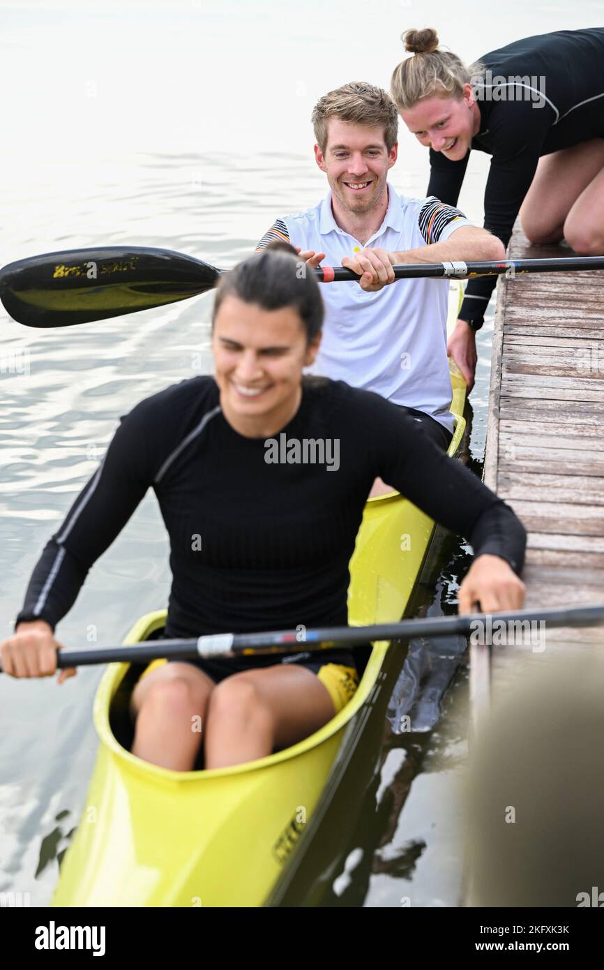 Le kayakiste belge Broekx et le cycliste belge Jens Schuermans photographiés en action lors d'un camp d'entraînement organisé par le Comité olympique belge BOIC-COIB à Belek en Turquie, dimanche 20 novembre 2022. La scène a lieu du 12 au 27 novembre. BELGA PHOTO LAURIE DIEFFEMBACQ Banque D'Images