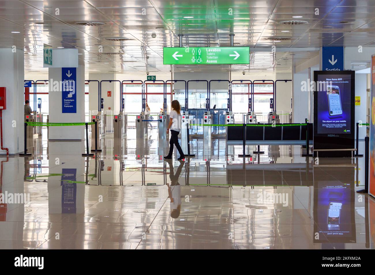 barrières de sécurité automatisées aux contrôles de passeport dans le terminal de l'aéroport de Palma, Majorque Baléares Espagne E-gates EES système européen de sortie et d'entrée Banque D'Images