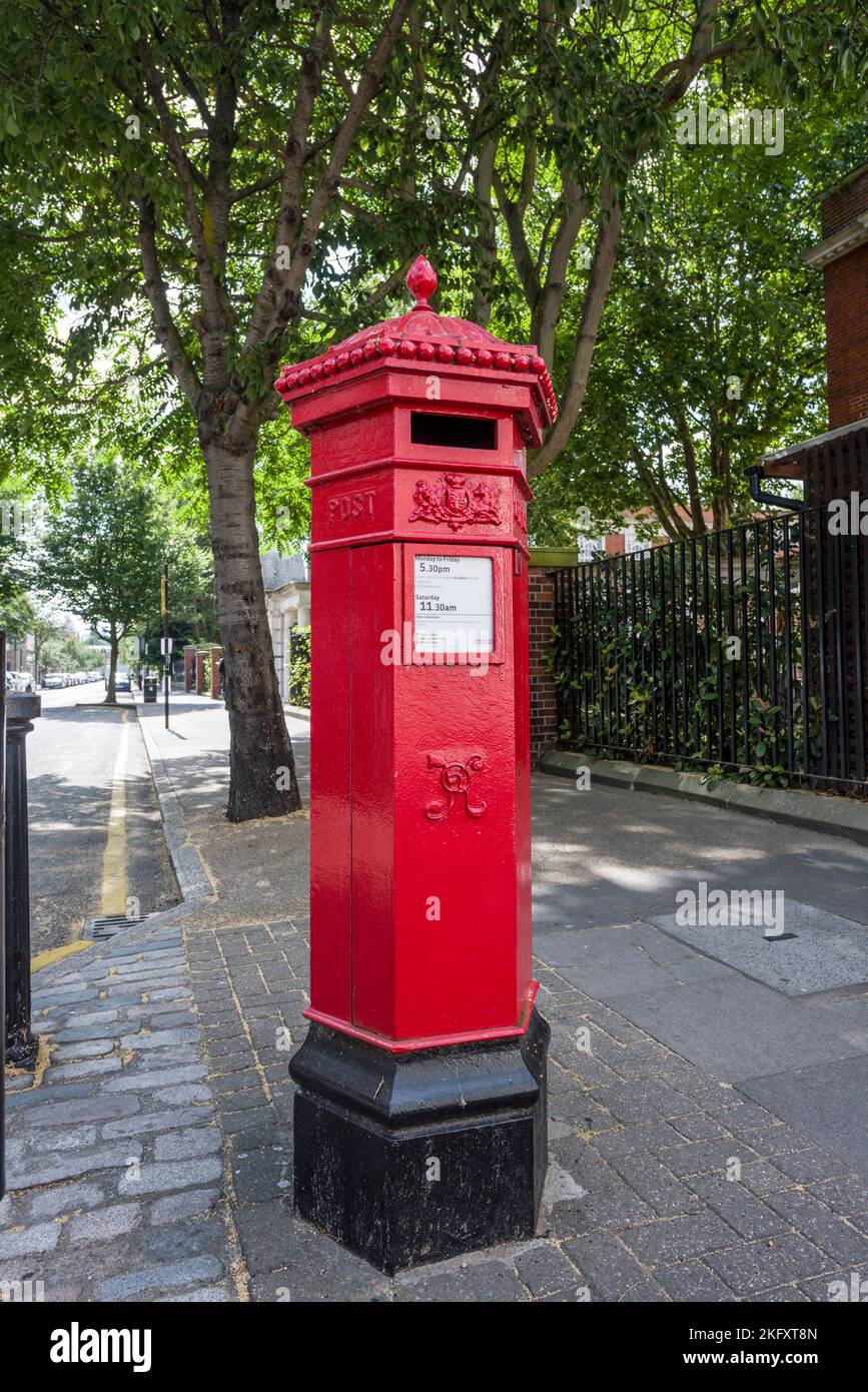 Ancienne boîte postale rouge victorienne, est de Londres, Angleterre, Royaume-Uni Banque D'Images