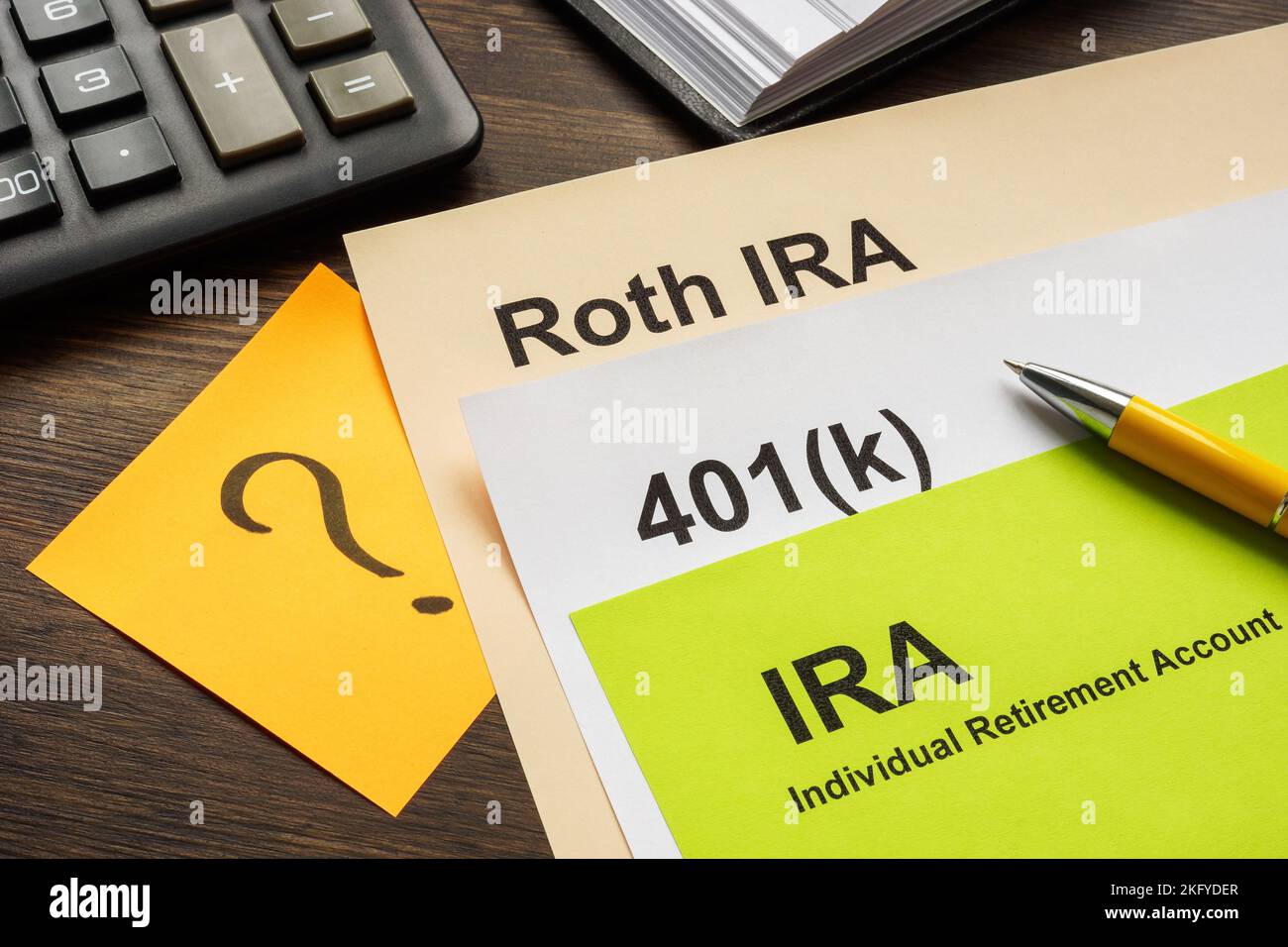 Plans de retraite IRA, 401k et Roth IRA pour le choix. Banque D'Images