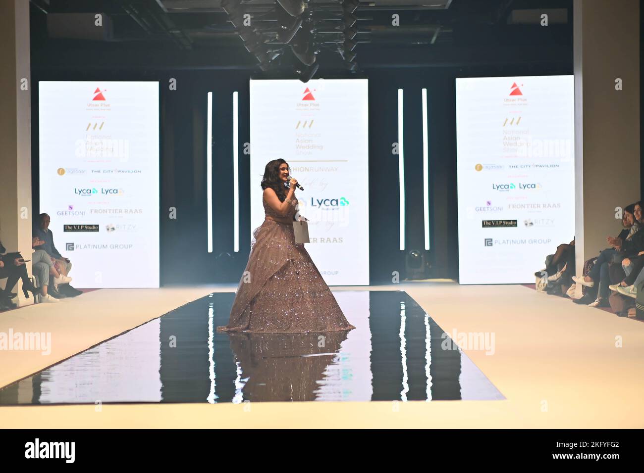 Londres, Royaume-Uni. 20th novembre 2022. Les designers présentent leur dernière collection au National Asian Wedding Show, Novotel London West, International Ctre, le 20th novembre 2022, Londres, Royaume-Uni. Crédit : voir Li/Picture Capital/Alamy Live News Banque D'Images