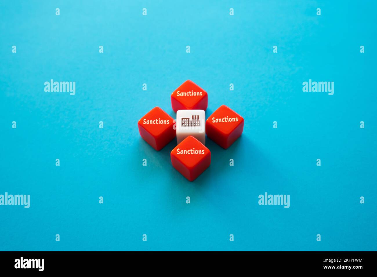 Usine industrielle soumise aux sanctions les plus sévères. La production est paralysée, les chaînes d'approvisionnement et de distribution sont détruites. Sanctions secondaires en réponse à Banque D'Images