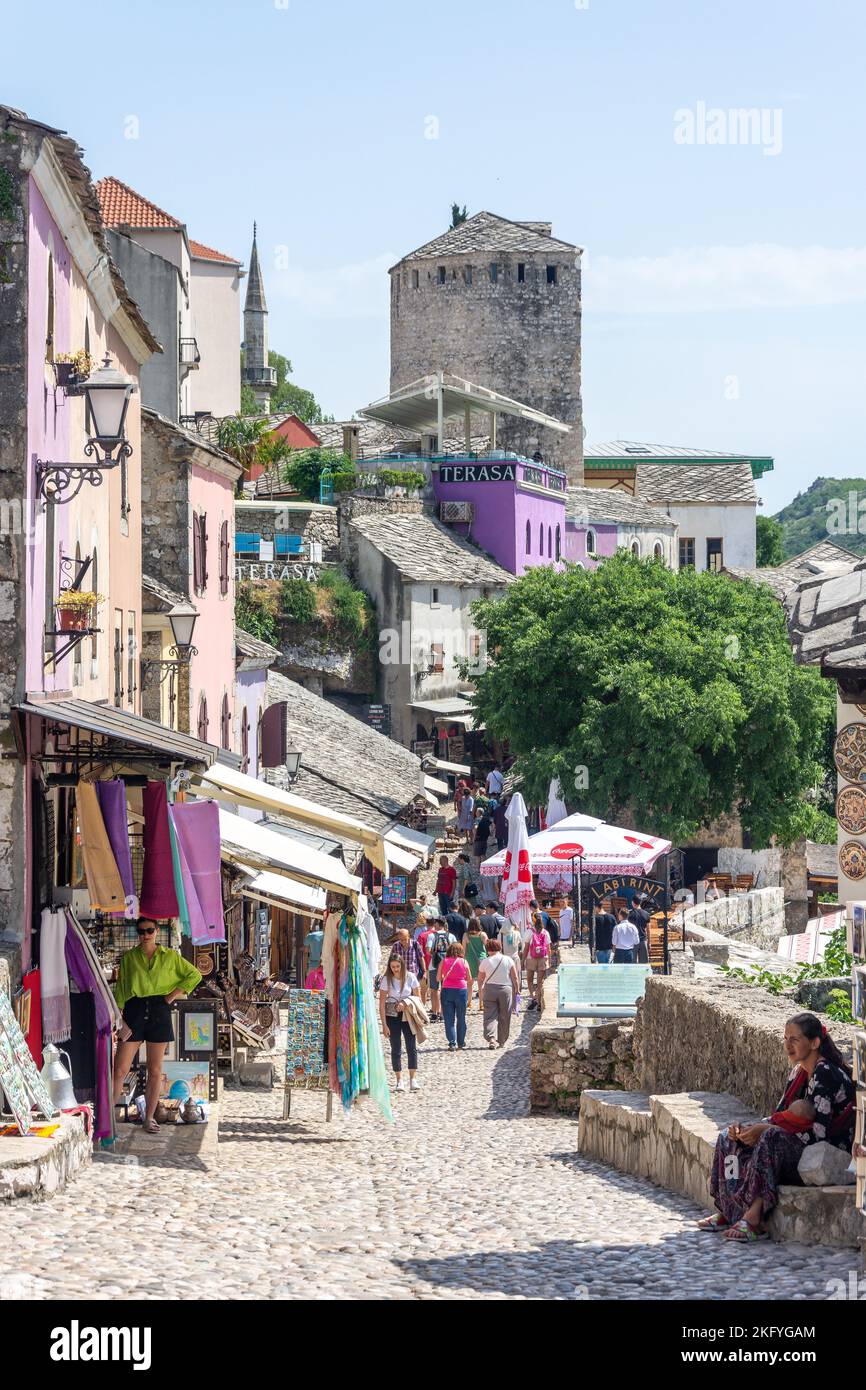 Bazzar Kujundžiluk dans la rue Mala Tepa, vieille ville, Mostar, Bosnie-Herzégovine Banque D'Images