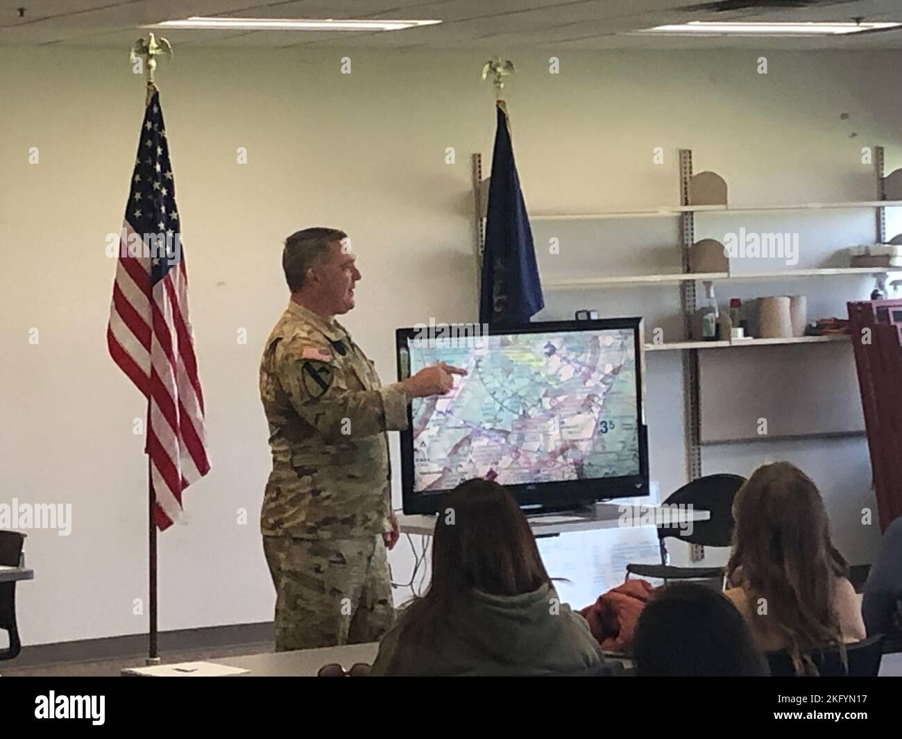 Les soldats américains de la Brigade expéditionnaire de l’aviation de combat de 28th organisent un événement de levée de conjoint pour les conjoints des soldats de la brigade. Les conjoints ont reçu des visites des installations de vol de la brigade et des vols en hélicoptère CH-47 Chinook et UH-60 Black Hawk pour témoigner de leur soutien. L’événement a eu lieu aux installations de vol de la brigade à l’aérodrome de l’Armée Muir à fort Indiantown Gap et à l’aéroport John Murtha Johnstown-Cambria County à Johnstown. Les participants de fort Indiantown Gap ont eu des vols autour de la région de Harrisburg, Hershey et Blue Mountain. Participants à Johnst Banque D'Images