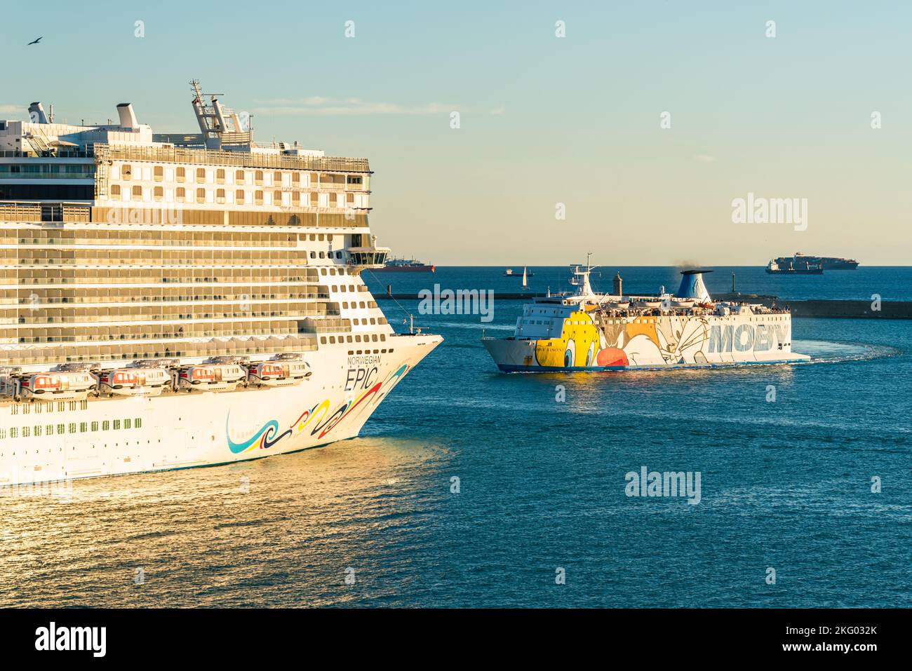 Navires de croisière norvégiens Epic et Moby dans le port de Livourne, mer Méditerranée, Italie Banque D'Images
