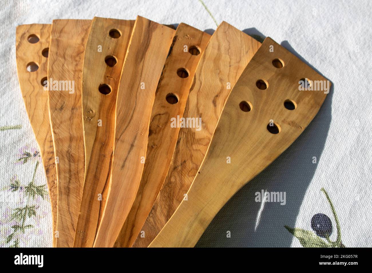 8 spatules de cuisson en bois pour arbres ustensiles de cuisine Banque D'Images