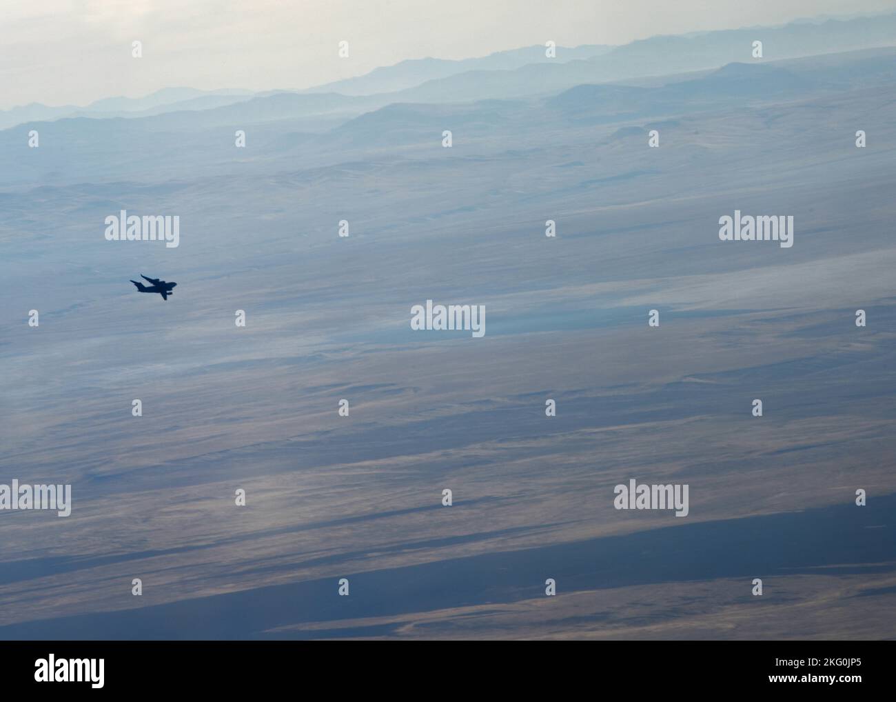Un avion C-17 Globemaster III de la 62D Airlift Wing survole l'Idaho pendant l'exercice Rainier War 22B, le 19 octobre 2022. En plus de présenter les priorités de génération de la Force aérienne, Rainier War est l'exercice à grande échelle de l'aile airlift 62D utilisé pour former des aviateurs multi-capables. Banque D'Images