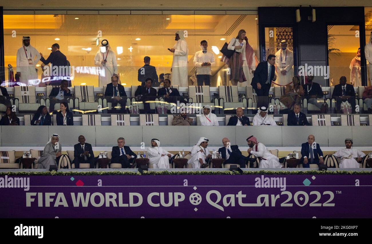 Doha, Qatar. 20th nov. 2022. Ou 20.11.2022 Président de l'IOS Thomas Bach (3rd L) Emir Sheikh Tamim bin Hamad al-Thani (5th L) Président de la FIFA Giann Banque D'Images